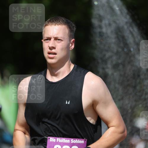 07.09.2025 - 19. Norderstedt Triathlon Michael Strokosch http://msf.ph/oto/8740454 07.09.2025 13:49:07 Laufen 320, 322 meine-sportfotos.de