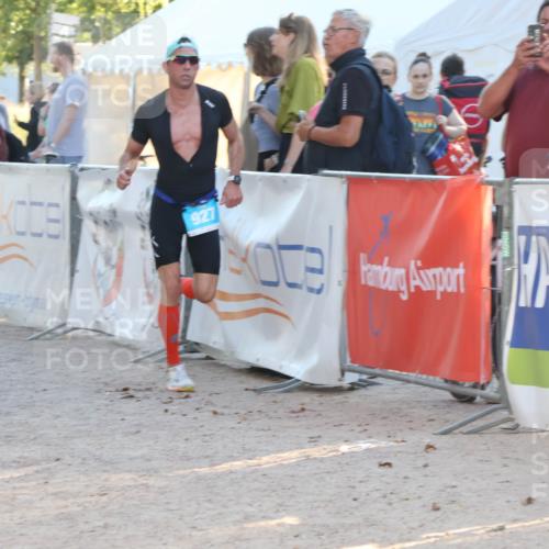 07.09.2025 - 19. Norderstedt Triathlon Luisa Fischer http://msf.ph/oto/8740498 07.09.2025 16:53:26 Ziel 927 meine-sportfotos.de