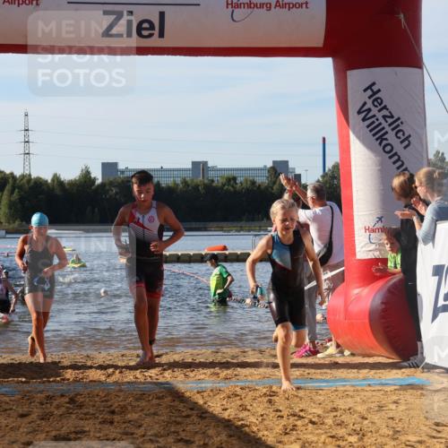 07.09.2025 - 19. Norderstedt Triathlon Luisa Fischer http://msf.ph/oto/8740508 07.09.2025 09:30:46 Schwimmen 575, 577, 578, 580, 584, 592, 596, 598, 620, 621, 624 meine-sportfotos.de