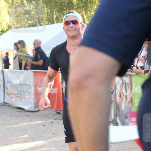 07.09.2025 - 19. Norderstedt Triathlon Luisa Fischer http://msf.ph/oto/8740575 07.09.2025 16:53:30 Ziel 927 meine-sportfotos.de