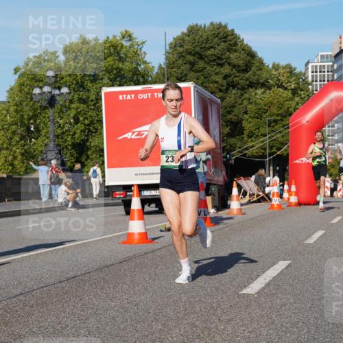 07.09.2025 - BARMER Alsterlauf Yannick Fuchs http://msf.ph/oto/8740610 07.09.2025 09:27:34 Laufen 23, 4586 meine-sportfotos.de