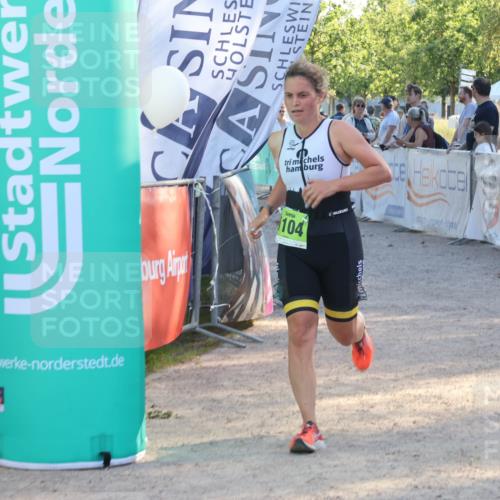 07.09.2025 - 19. Norderstedt Triathlon Luisa Fischer http://msf.ph/oto/8740700 07.09.2025 16:54:31 Ziel 1104 meine-sportfotos.de