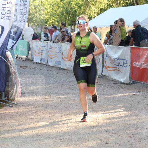 07.09.2025 - 19. Norderstedt Triathlon Luisa Fischer http://msf.ph/oto/8740747 07.09.2025 16:54:41 Ziel 453 meine-sportfotos.de