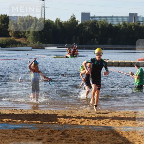 07.09.2025 - 19. Norderstedt Triathlon Luisa Fischer http://msf.ph/oto/8740755 07.09.2025 09:31:09 Schwimmen 555, 564, 597, 608, 610 meine-sportfotos.de