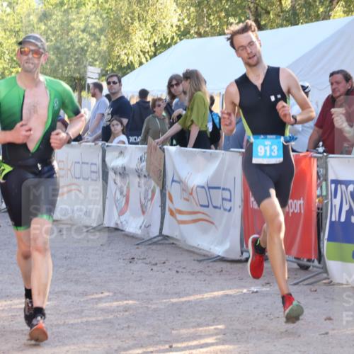 07.09.2025 - 19. Norderstedt Triathlon Luisa Fischer http://msf.ph/oto/8740809 07.09.2025 16:55:06 Ziel 913, 1494 meine-sportfotos.de