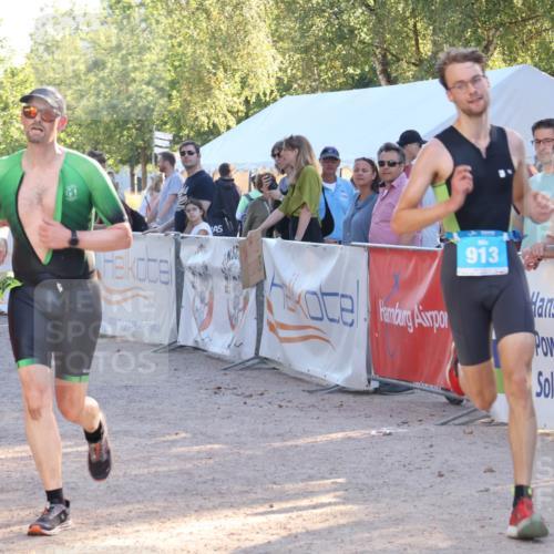 07.09.2025 - 19. Norderstedt Triathlon Luisa Fischer http://msf.ph/oto/8740819 07.09.2025 16:55:07 Ziel 913, 1494 meine-sportfotos.de
