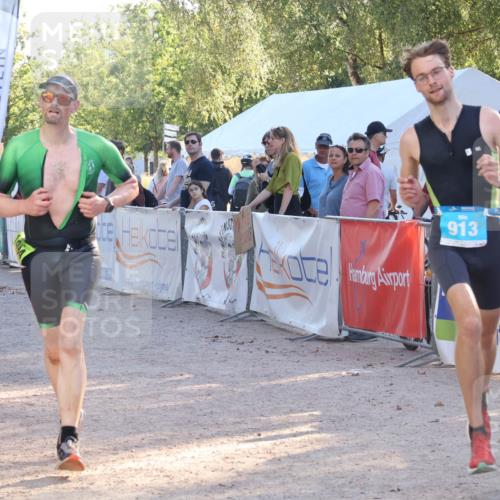 07.09.2025 - 19. Norderstedt Triathlon Luisa Fischer http://msf.ph/oto/8740820 07.09.2025 16:55:07 Ziel 913, 1494 meine-sportfotos.de