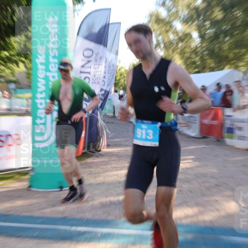 07.09.2025 - 19. Norderstedt Triathlon Luisa Fischer http://msf.ph/oto/8740843 07.09.2025 16:55:08 Ziel 913, 1494 meine-sportfotos.de