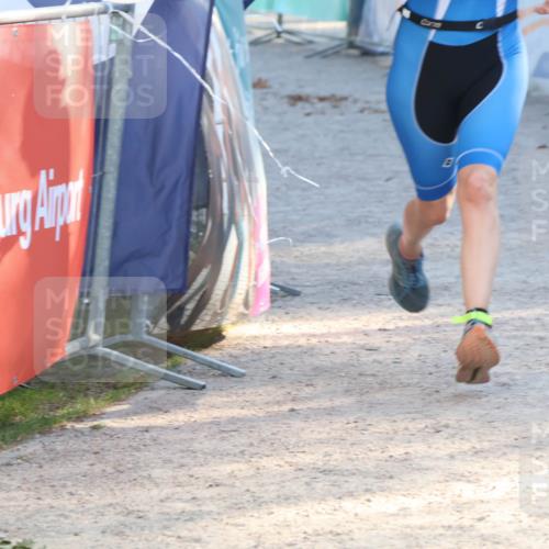 07.09.2025 - 19. Norderstedt Triathlon Luisa Fischer http://msf.ph/oto/8740849 07.09.2025 16:55:31 Ziel 1057 meine-sportfotos.de