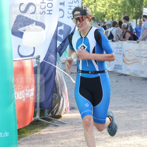 07.09.2025 - 19. Norderstedt Triathlon Luisa Fischer http://msf.ph/oto/8740872 07.09.2025 16:55:32 Ziel 1057 meine-sportfotos.de