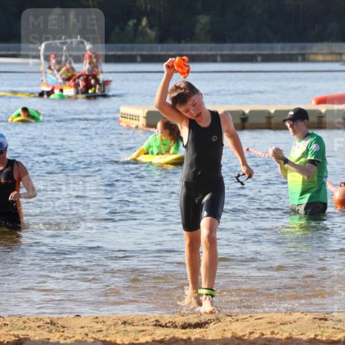 07.09.2025 - 19. Norderstedt Triathlon Luisa Fischer http://msf.ph/oto/8740903 07.09.2025 09:31:18 Schwimmen 555, 571, 608, 610 meine-sportfotos.de