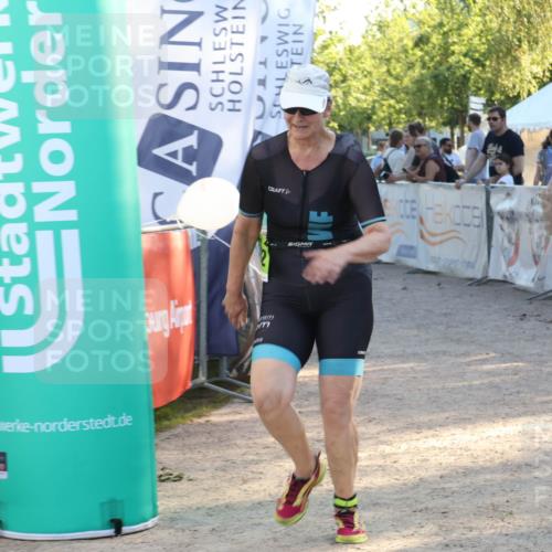 07.09.2025 - 19. Norderstedt Triathlon Luisa Fischer http://msf.ph/oto/8740960 07.09.2025 16:55:41 Ziel 1098, 1102 meine-sportfotos.de