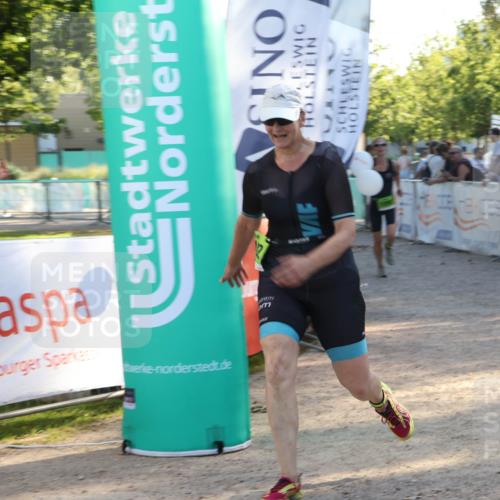07.09.2025 - 19. Norderstedt Triathlon Luisa Fischer http://msf.ph/oto/8740968 07.09.2025 16:55:41 Ziel 1098, 1102 meine-sportfotos.de