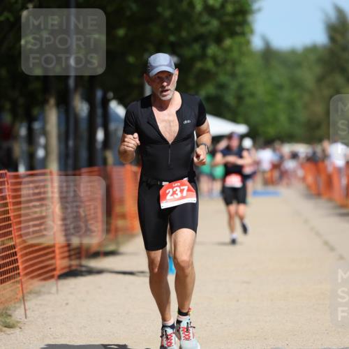 07.09.2025 - 19. Norderstedt Triathlon Michael Strokosch http://msf.ph/oto/8740969 07.09.2025 12:31:18 Laufen 215, 237, 1361 meine-sportfotos.de