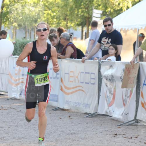 07.09.2025 - 19. Norderstedt Triathlon Luisa Fischer http://msf.ph/oto/8740973 07.09.2025 16:55:42 Ziel 1098, 1102 meine-sportfotos.de