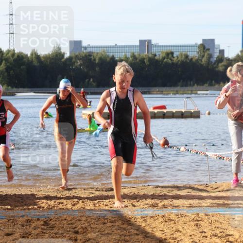 07.09.2025 - 19. Norderstedt Triathlon Luisa Fischer http://msf.ph/oto/8740980 07.09.2025 09:31:24 Schwimmen 555, 571, 574, 579, 608, 632 meine-sportfotos.de