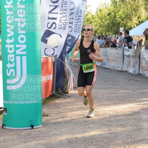 07.09.2025 - 19. Norderstedt Triathlon Luisa Fischer http://msf.ph/oto/8741013 07.09.2025 16:55:44 Ziel 1098, 1102 meine-sportfotos.de