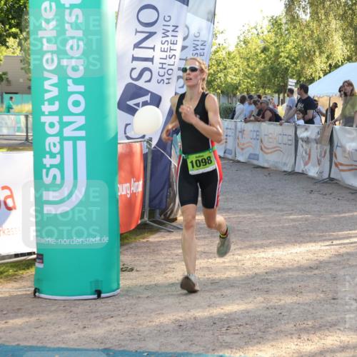 07.09.2025 - 19. Norderstedt Triathlon Luisa Fischer http://msf.ph/oto/8741020 07.09.2025 16:55:45 Ziel 1098, 1102 meine-sportfotos.de