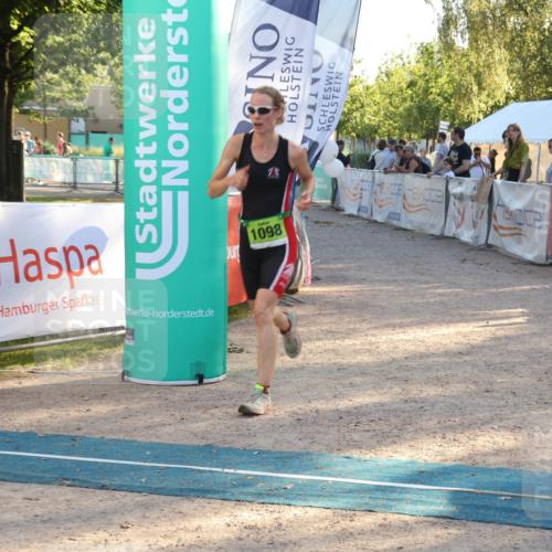 07.09.2025 - 19. Norderstedt Triathlon Luisa Fischer http://msf.ph/oto/8741025 07.09.2025 16:55:45 Ziel 1098, 1102 meine-sportfotos.de