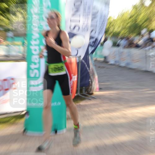 07.09.2025 - 19. Norderstedt Triathlon Luisa Fischer http://msf.ph/oto/8741033 07.09.2025 16:55:45 Ziel 1098, 1102 meine-sportfotos.de