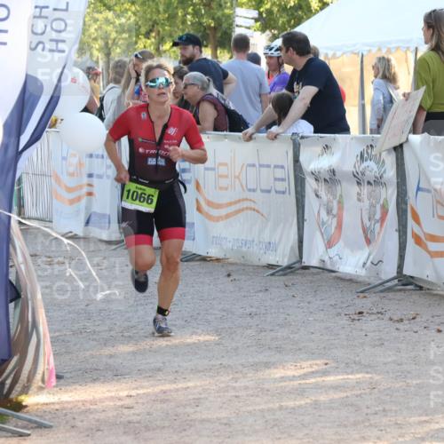 07.09.2025 - 19. Norderstedt Triathlon Luisa Fischer http://msf.ph/oto/8741114 07.09.2025 16:56:36 Ziel 1066 meine-sportfotos.de