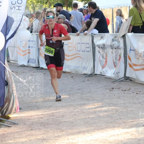 07.09.2025 - 19. Norderstedt Triathlon Luisa Fischer http://msf.ph/oto/8741119 07.09.2025 16:56:37 Ziel 1066 meine-sportfotos.de