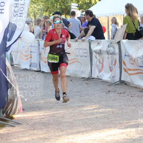 07.09.2025 - 19. Norderstedt Triathlon Luisa Fischer http://msf.ph/oto/8741122 07.09.2025 16:56:37 Ziel 1066 meine-sportfotos.de