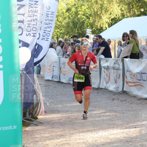07.09.2025 - 19. Norderstedt Triathlon Luisa Fischer http://msf.ph/oto/8741134 07.09.2025 16:56:38 Ziel 1066 meine-sportfotos.de