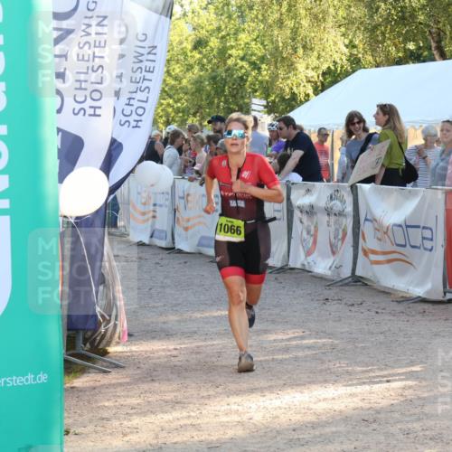 07.09.2025 - 19. Norderstedt Triathlon Luisa Fischer http://msf.ph/oto/8741139 07.09.2025 16:56:38 Ziel 1066 meine-sportfotos.de