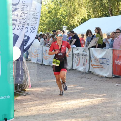 07.09.2025 - 19. Norderstedt Triathlon Luisa Fischer http://msf.ph/oto/8741152 07.09.2025 16:56:38 Ziel 1066 meine-sportfotos.de