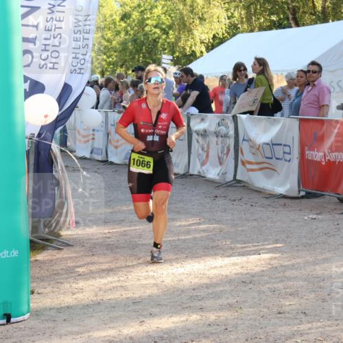 07.09.2025 - 19. Norderstedt Triathlon Luisa Fischer http://msf.ph/oto/8741160 07.09.2025 16:56:38 Ziel 1066 meine-sportfotos.de