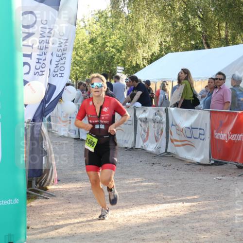07.09.2025 - 19. Norderstedt Triathlon Luisa Fischer http://msf.ph/oto/8741165 07.09.2025 16:56:39 Ziel 1066 meine-sportfotos.de