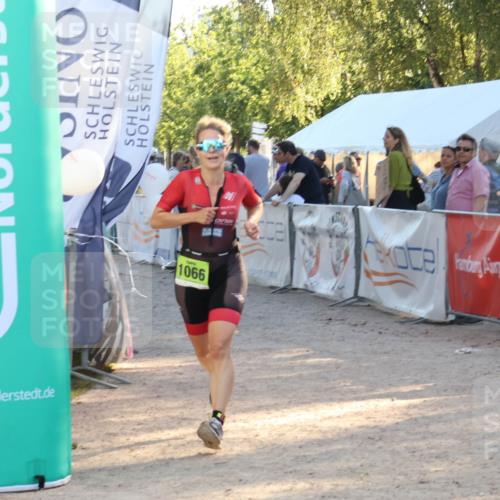 07.09.2025 - 19. Norderstedt Triathlon Luisa Fischer http://msf.ph/oto/8741169 07.09.2025 16:56:39 Ziel 1066 meine-sportfotos.de