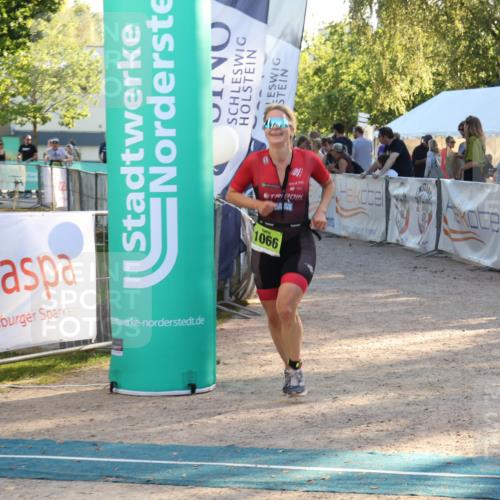 07.09.2025 - 19. Norderstedt Triathlon Luisa Fischer http://msf.ph/oto/8741186 07.09.2025 16:56:40 Ziel 1066 meine-sportfotos.de