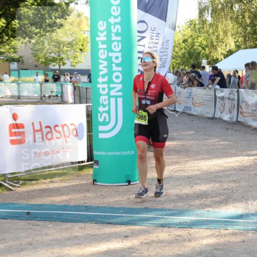 07.09.2025 - 19. Norderstedt Triathlon Luisa Fischer http://msf.ph/oto/8741192 07.09.2025 16:56:40 Ziel 1066 meine-sportfotos.de