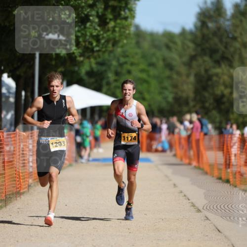 07.09.2025 - 19. Norderstedt Triathlon Michael Strokosch http://msf.ph/oto/8741309 07.09.2025 11:53:17 Laufen 204, 1174, 1203 meine-sportfotos.de