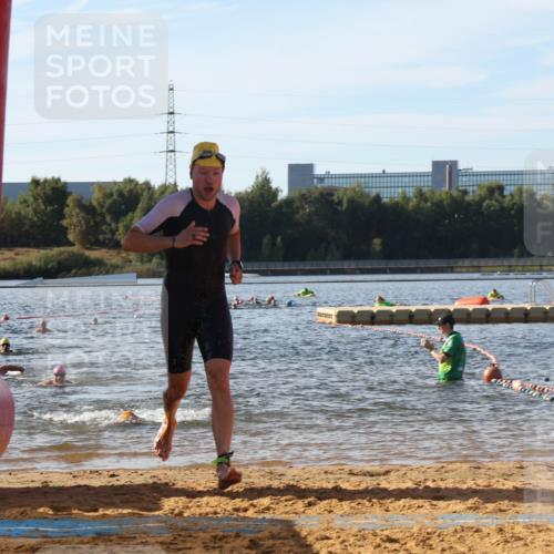 07.09.2025 - 19. Norderstedt Triathlon Luisa Fischer http://msf.ph/oto/8741332 07.09.2025 10:03:54 Schwimmen 1147, 1149 meine-sportfotos.de