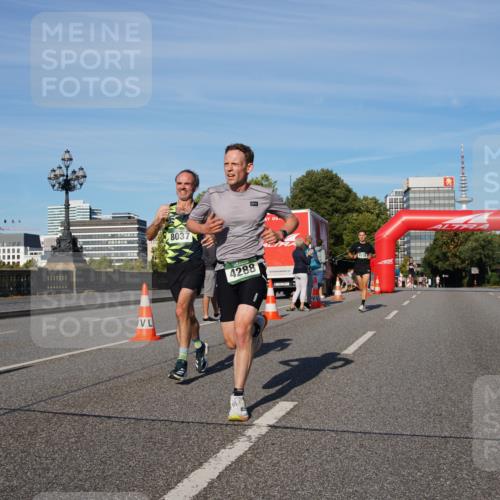07.09.2025 - BARMER Alsterlauf Yannick Fuchs http://msf.ph/oto/8741371 07.09.2025 09:27:54 Laufen 8037, 4288, 4133 meine-sportfotos.de