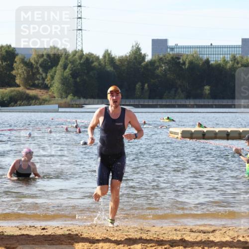 07.09.2025 - 19. Norderstedt Triathlon Luisa Fischer http://msf.ph/oto/8741374 07.09.2025 10:03:58 Schwimmen 1147, 1149 meine-sportfotos.de