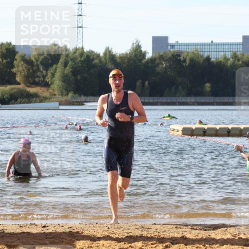 07.09.2025 - 19. Norderstedt Triathlon Luisa Fischer http://msf.ph/oto/8741379 07.09.2025 10:03:58 Schwimmen 1147, 1149 meine-sportfotos.de