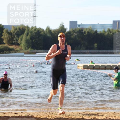 07.09.2025 - 19. Norderstedt Triathlon Luisa Fischer http://msf.ph/oto/8741383 07.09.2025 10:03:58 Schwimmen 1147, 1149 meine-sportfotos.de