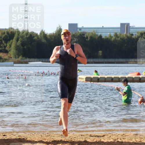 07.09.2025 - 19. Norderstedt Triathlon Luisa Fischer http://msf.ph/oto/8741388 07.09.2025 10:03:59 Schwimmen 1147, 1149 meine-sportfotos.de