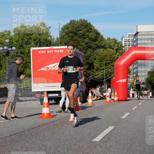 07.09.2025 - BARMER Alsterlauf Yannick Fuchs http://msf.ph/oto/8741390 07.09.2025 09:27:55 Laufen 4138, 1 meine-sportfotos.de