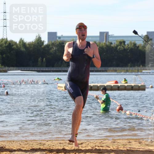 07.09.2025 - 19. Norderstedt Triathlon Luisa Fischer http://msf.ph/oto/8741400 07.09.2025 10:03:59 Schwimmen 1147, 1149 meine-sportfotos.de
