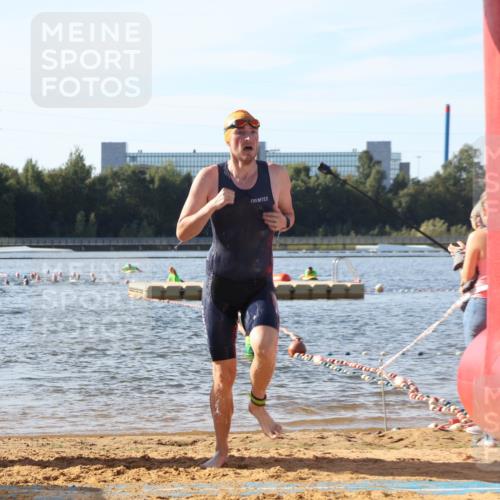 07.09.2025 - 19. Norderstedt Triathlon Luisa Fischer http://msf.ph/oto/8741407 07.09.2025 10:04:00 Schwimmen 1147, 1149 meine-sportfotos.de