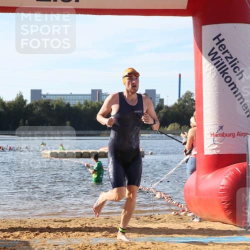 07.09.2025 - 19. Norderstedt Triathlon Luisa Fischer http://msf.ph/oto/8741419 07.09.2025 10:04:00 Schwimmen 1147, 1149 meine-sportfotos.de