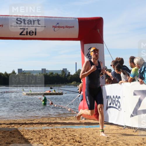 07.09.2025 - 19. Norderstedt Triathlon Luisa Fischer http://msf.ph/oto/8741429 07.09.2025 10:04:01 Schwimmen 1147, 1149 meine-sportfotos.de