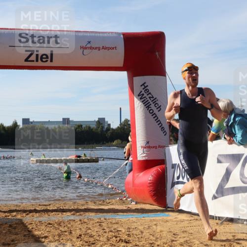 07.09.2025 - 19. Norderstedt Triathlon Luisa Fischer http://msf.ph/oto/8741432 07.09.2025 10:04:01 Schwimmen 1147, 1149 meine-sportfotos.de