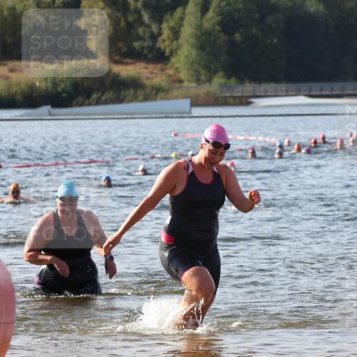 07.09.2025 - 19. Norderstedt Triathlon Luisa Fischer http://msf.ph/oto/8741446 07.09.2025 10:04:05 Schwimmen 1147, 1149 meine-sportfotos.de