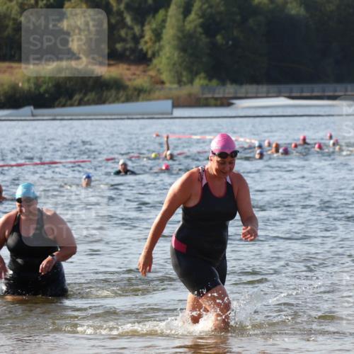 07.09.2025 - 19. Norderstedt Triathlon Luisa Fischer http://msf.ph/oto/8741450 07.09.2025 10:04:05 Schwimmen 1147, 1149 meine-sportfotos.de